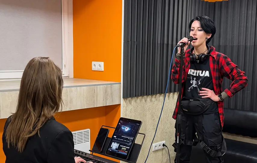 urok-vokalu-v-studii-playway-kyiv Уроки вокалу в Києві — як обрати музичну школу для початківців